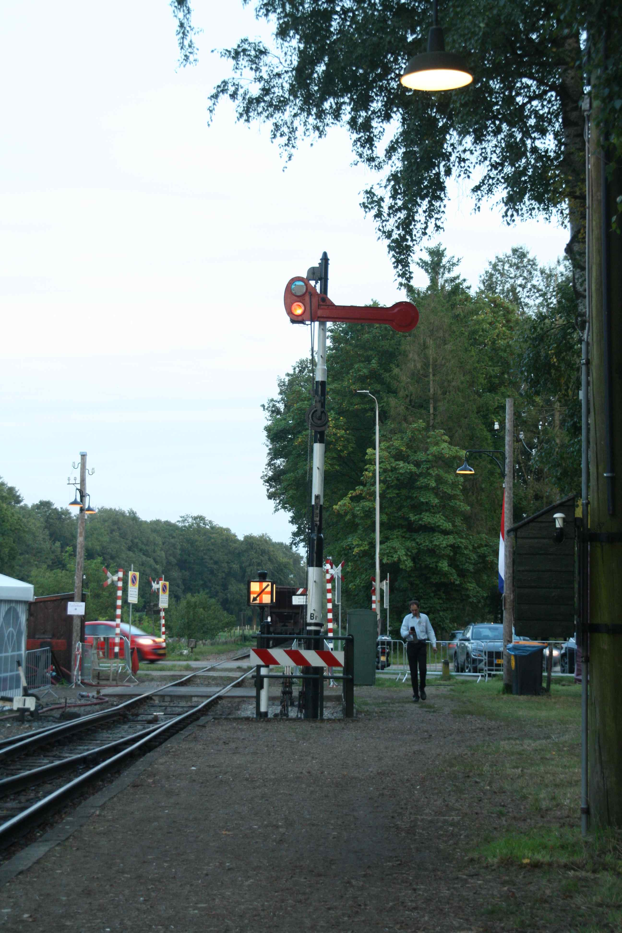 230902 437 Loenen Bf VSM Ausfahrtssignal Richtung Eerbeek komp