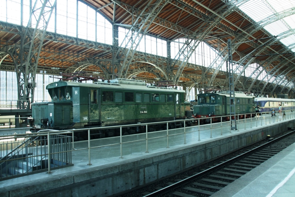 220811 103 Leipzig Hbf DB Museumsbahnsteig E44 046 E04 01 SVT 04 
